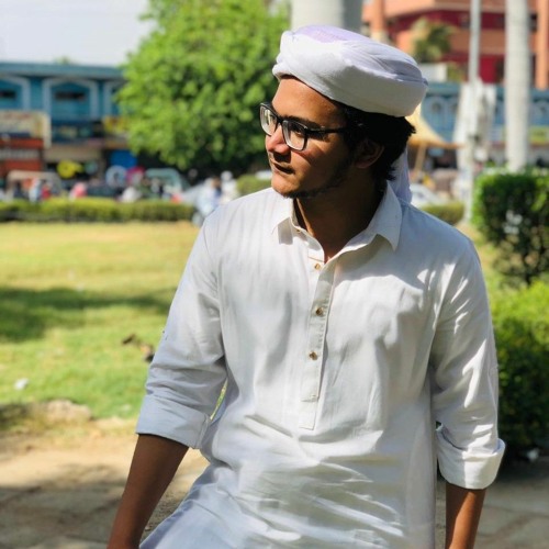 Khamosh lab hain jhuki hain palkain Dilon Mein Ulfat Nayi Nayi Hai