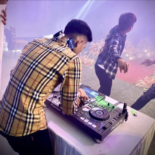 NST 2023 DJ TÙNG TEENG Cậu Bé Bán Đá Bao Căng Đét