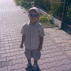 CORAL - BLEDNE NA TWARZY