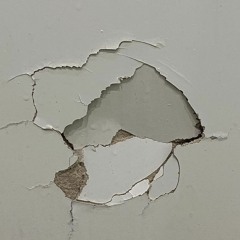 По разбитым зеркалам (Through the broken mirrors)