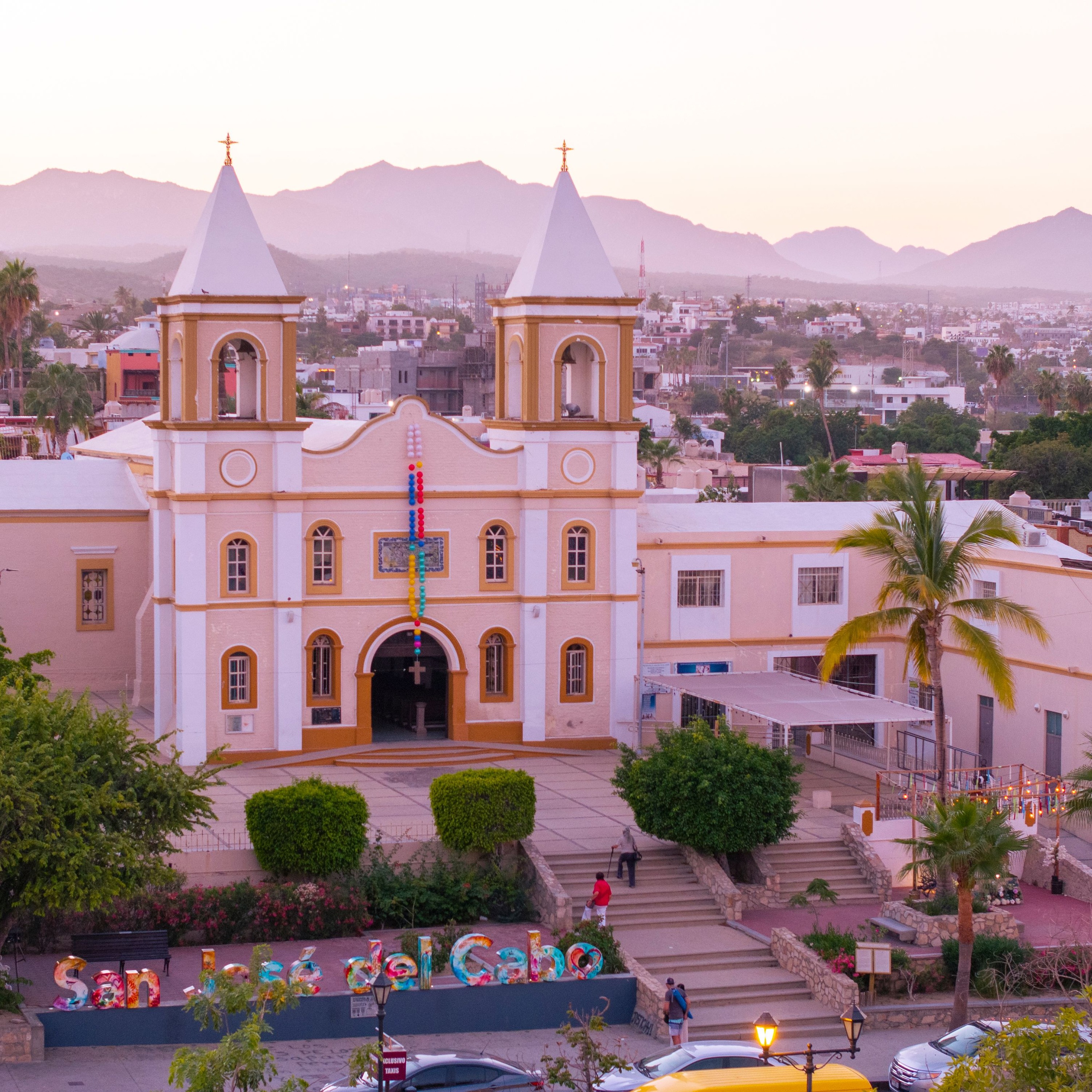 Helen Hayes Finds A Lot To Love About Los Cabos Mexico episode artwork