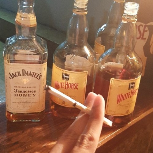 MC Laranjinha Ligou Na Madruga