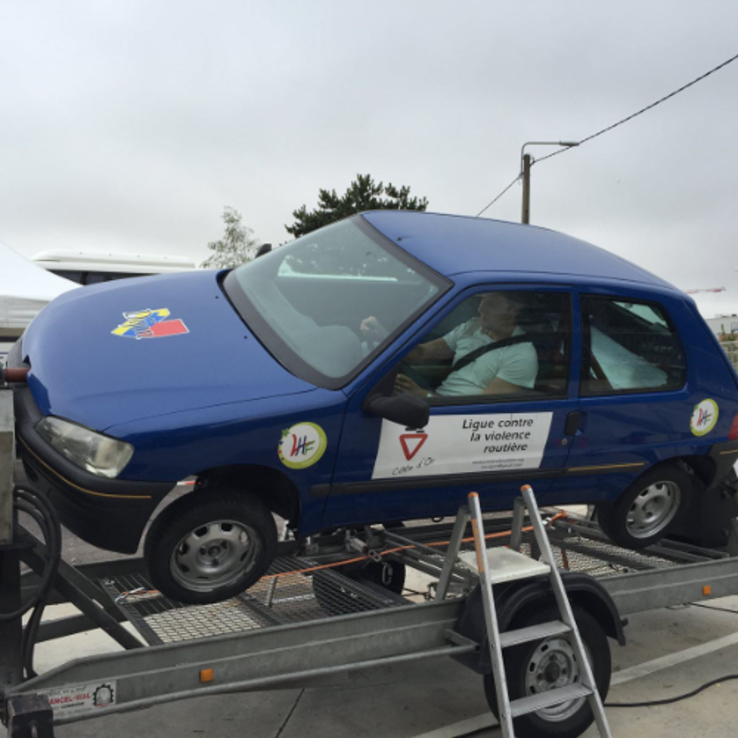 JPO Police voiture tonneau episode artwork