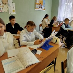 Сел на урок в наушниках
