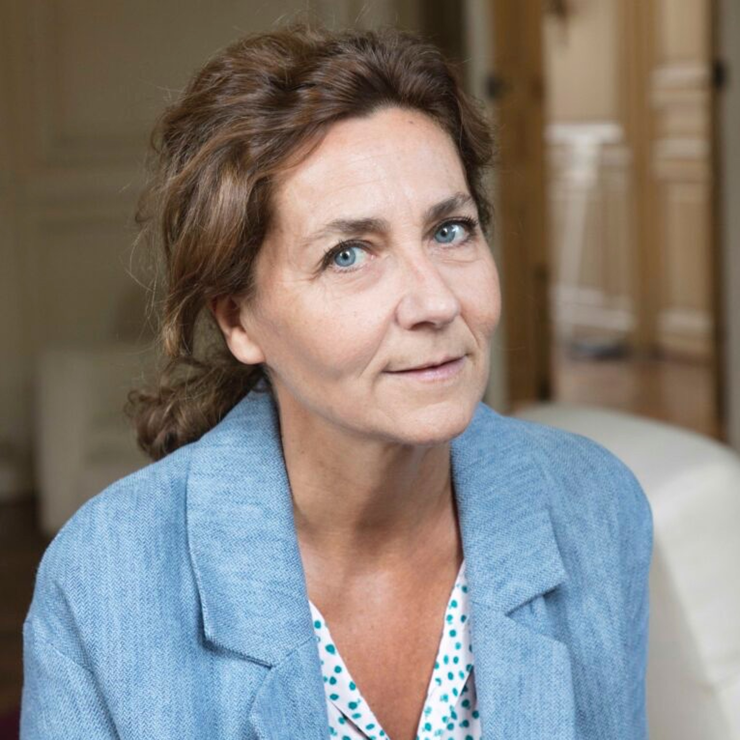 ANNE SERRE – NOTRE SI CHÈRE VIEILLE DAME AUTEUR