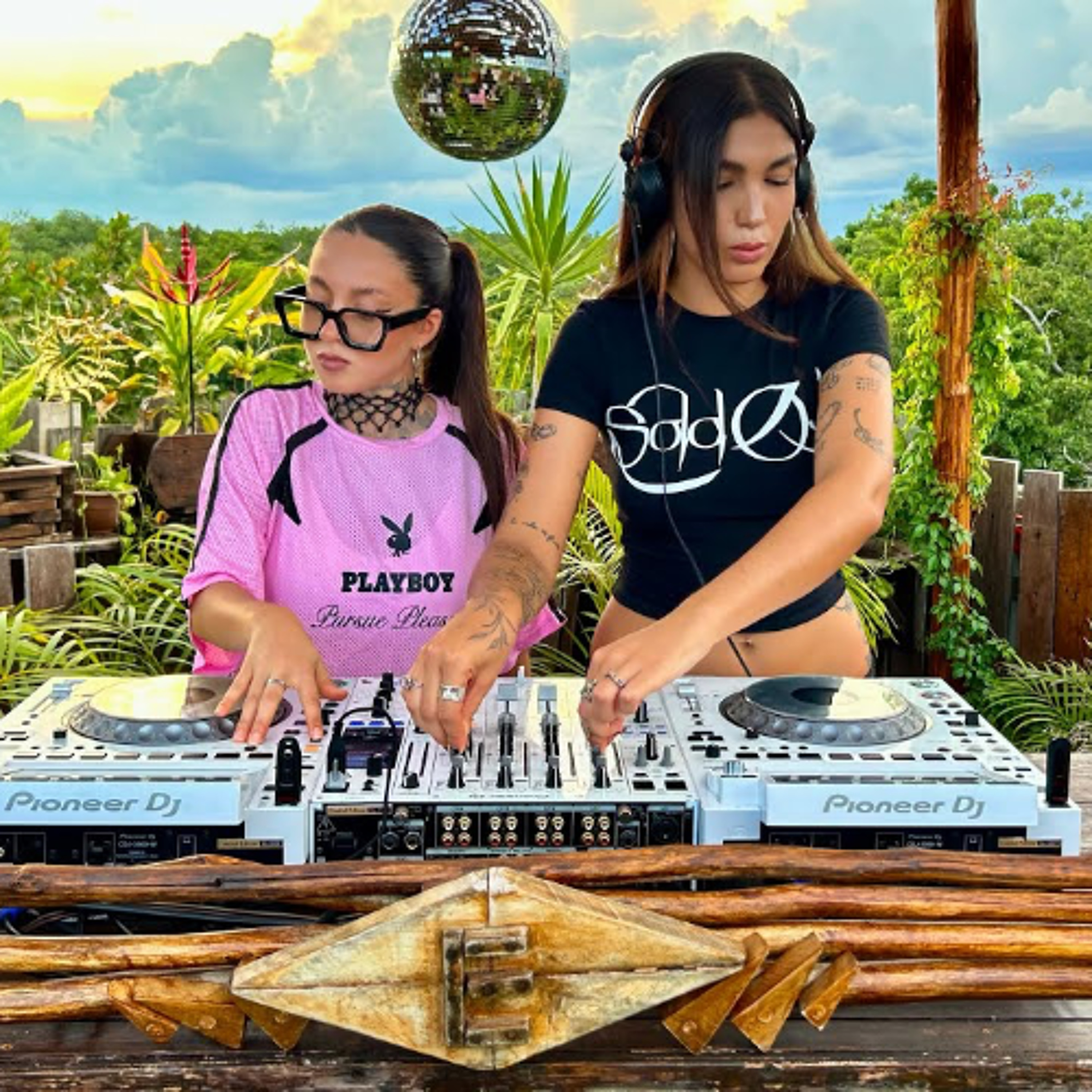 Florencia Vigna & Viccy | Techno Girls Sunset Mix 2025 | By @EPHIMERATulum episode artwork
