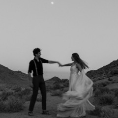 - ابي بس أنا اضمّه):