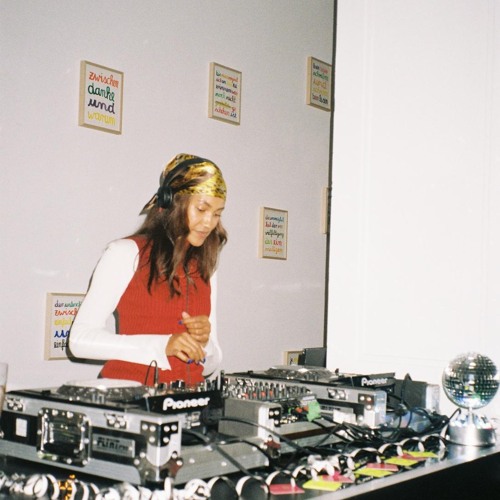 Guest Mixes: IMMI BAKES