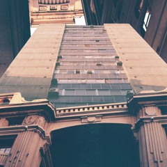 Right Here . Aquí mismo