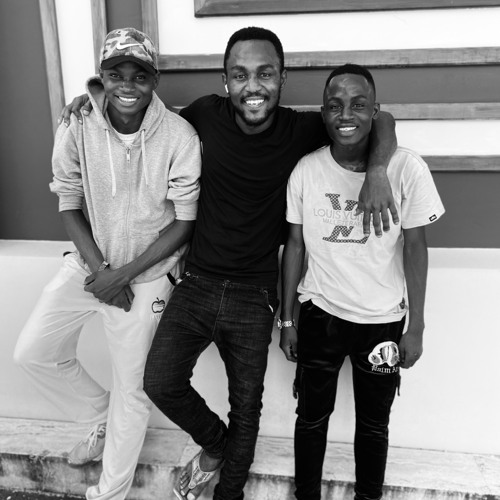 If it was an American that wrote the Guinean National Athem ft Ephraim & King Ehigie😅