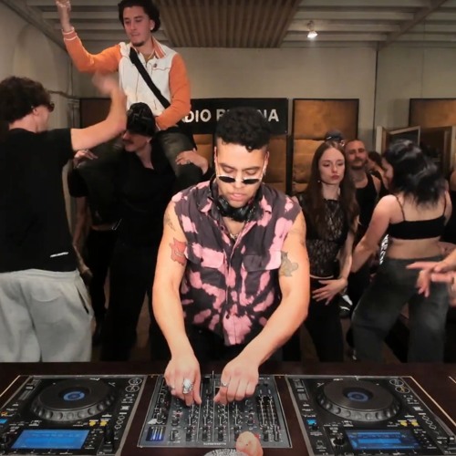 Alex Friday | Radio Rudina