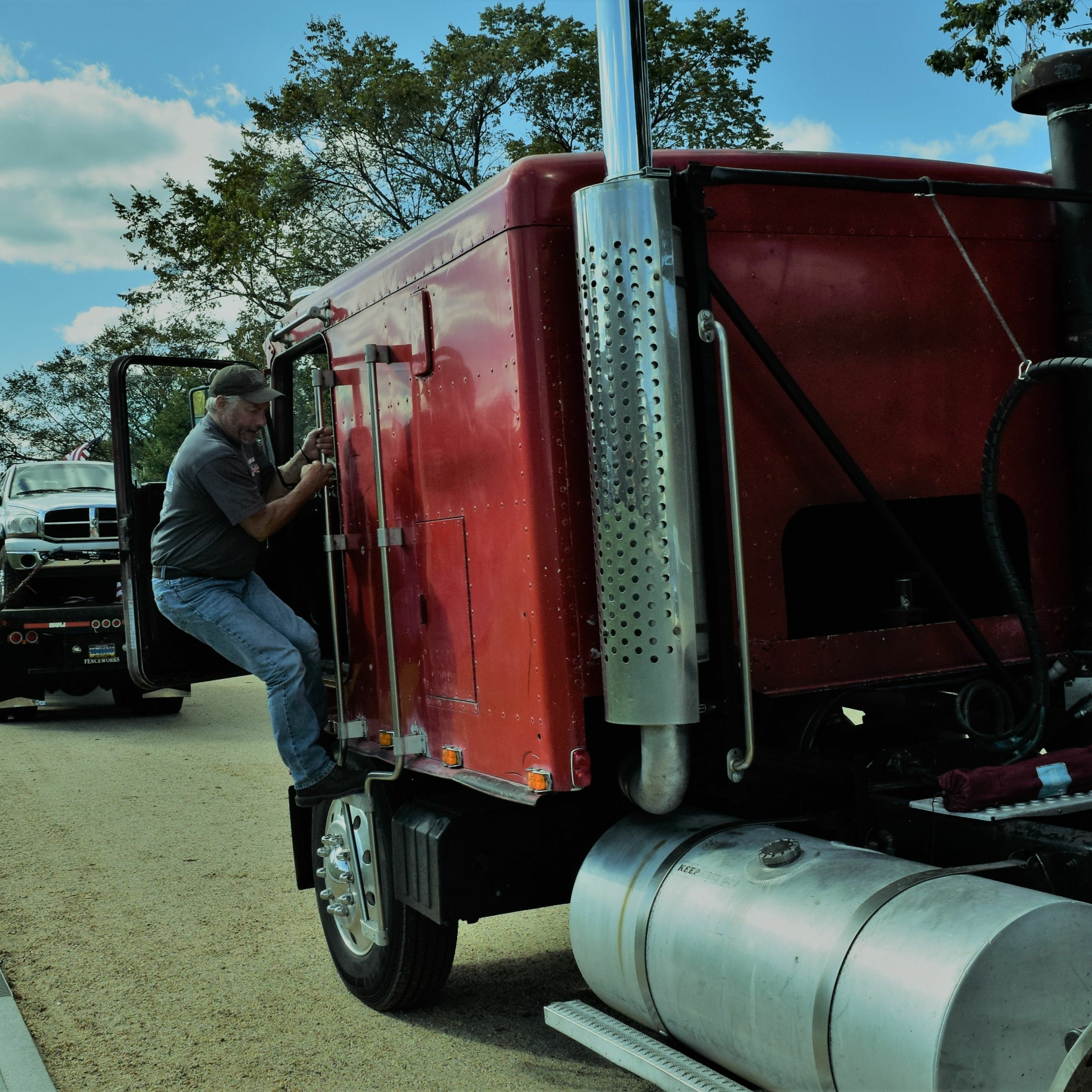 Back to the 'Biggest Tailgate in Trucking' -- and Germann Soeth's 1976 KW K100 thumbnail