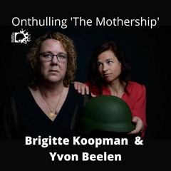 Onthulling 'The Mothership' veteraan Brigitte Koopman en kunstenaar Yvonne Beelen