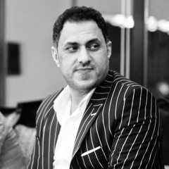 كاظم مدلل "يغني بصوتين"