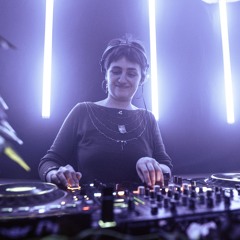 Izzy Walter (Miss Comet) live at Helicase 001