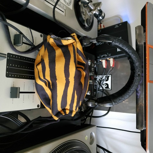 Con-fI-néE