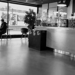 سلمولي على اللي سم حالي فراقه