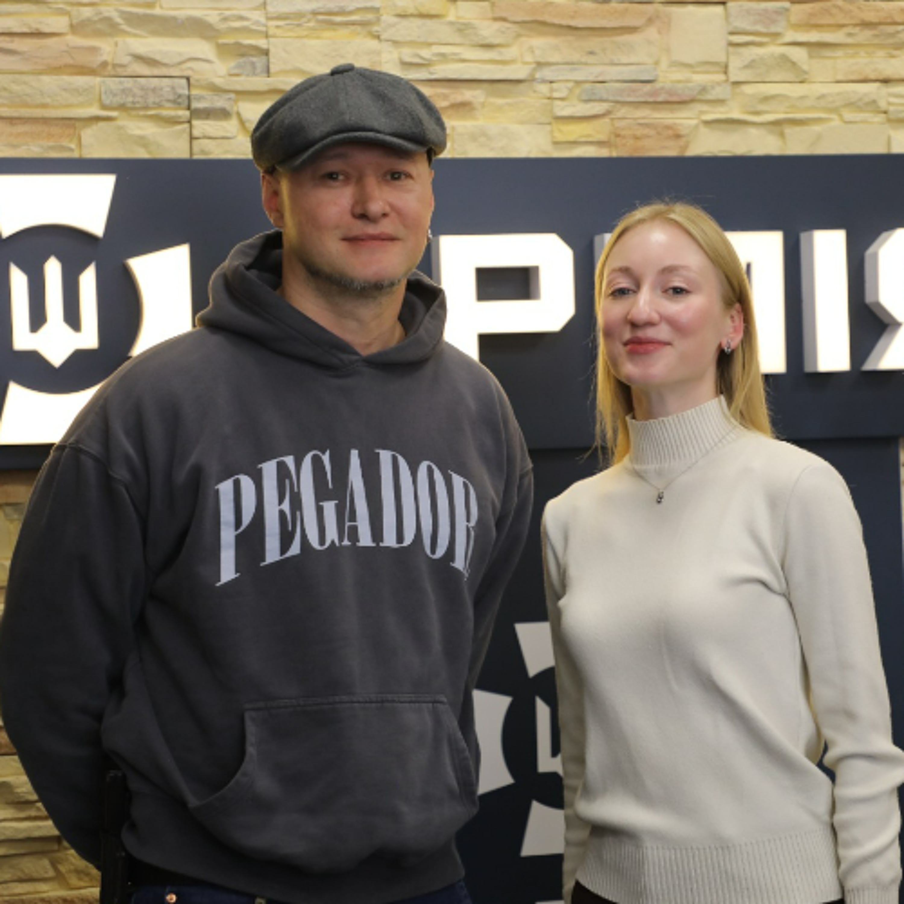 Андрій Хливнюк: "Більше немає цивільних — є тільки тил і фронт" episode artwork