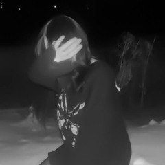 ‎⁨اوعدني ماتروح البشر غيري وتحضنه