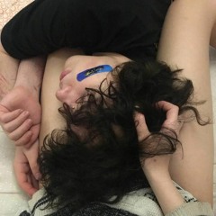 я бы хотел обнять ее но не могу