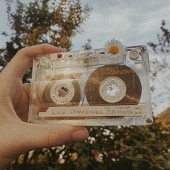 Xa là sẽ nhớ ngay, xa là khóe mắt cay