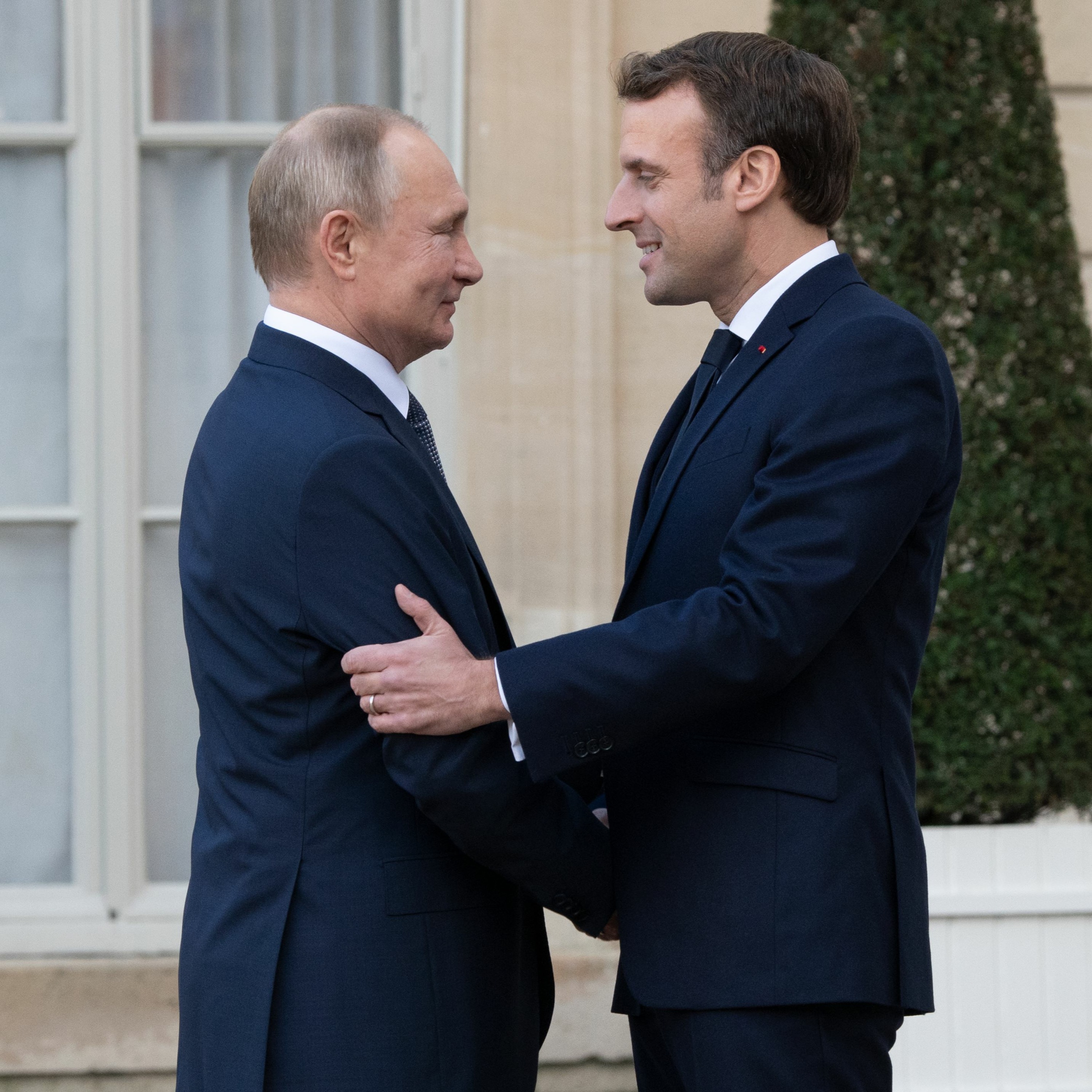 CER podcast: Western leaders should talk to Putin, but not be taken in by him episode artwork