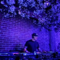 In The Groove w/ DJ UWE 001