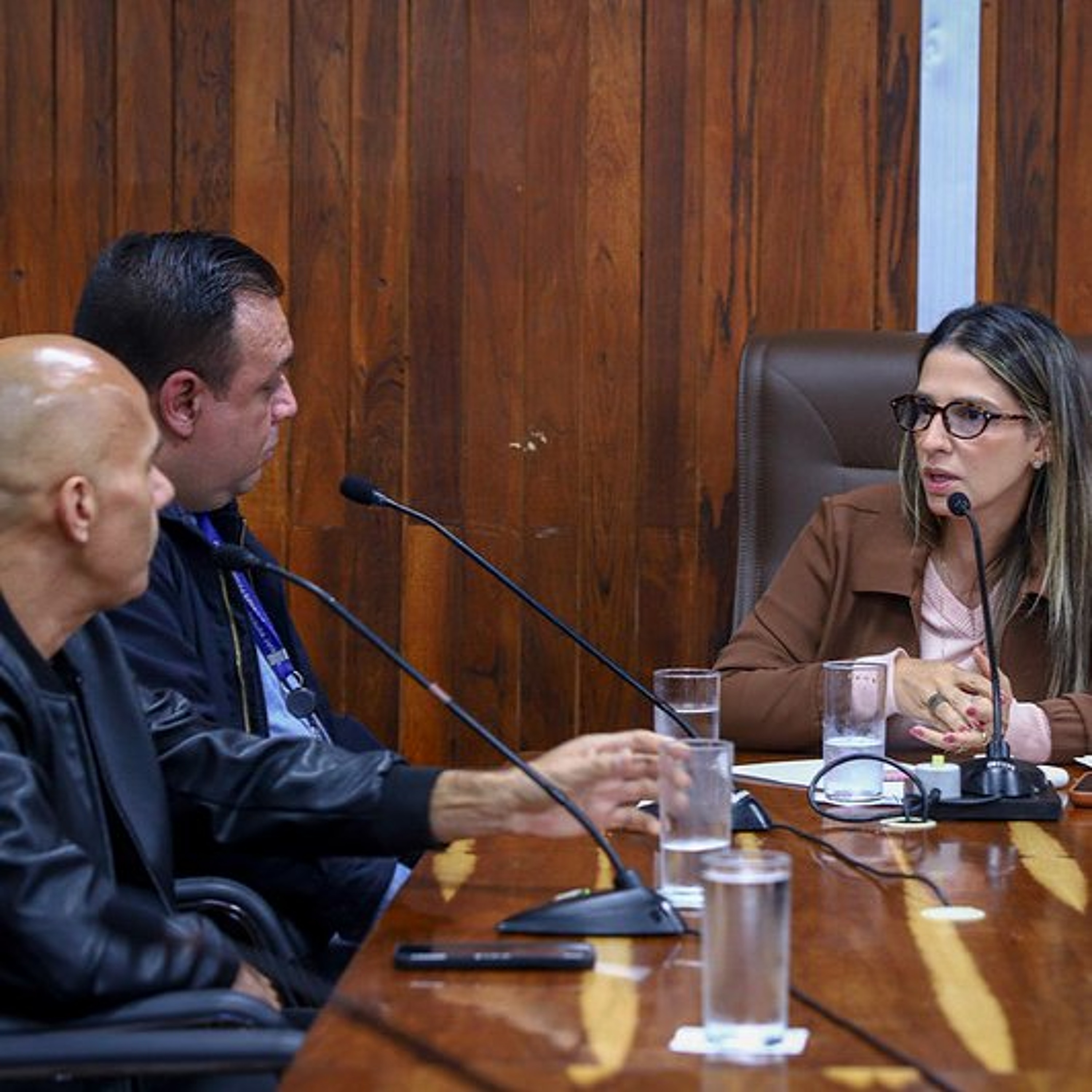 18.09.2026 = CONSELHOS TUTELARES RELATARAM FALTA DE ESTRUTURA DURANTE REUNIÃO DA COMISSÃO DA CRIANÇA episode artwork