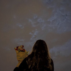 جعل السحاب الي معه برقّ ورعود🤍.