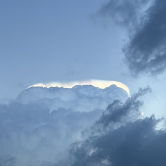 يَا سَحَايـب حُـبّ.. أمْطـرِي فِـي القَلـب🤍