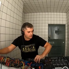 Florian Meindl HÖR Berlin (DJ + Modular Synth) June2020