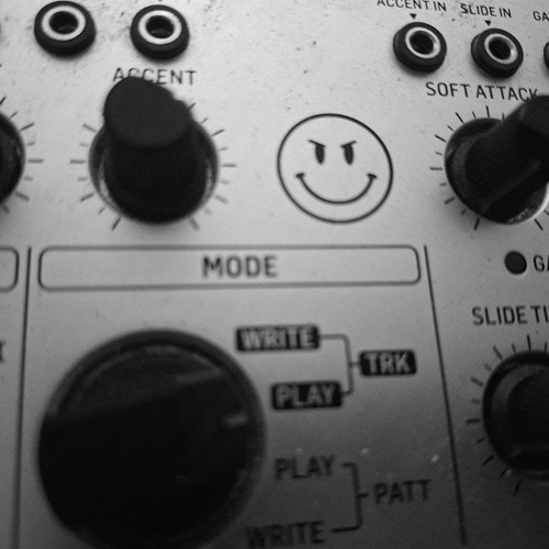 making acid techno with my dusty 303 cures my depression