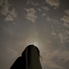 :‎(و اواعدك واقول انا مواعد مع القمَرا قمر