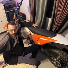 Ettlinger sings waterfall to his twinn