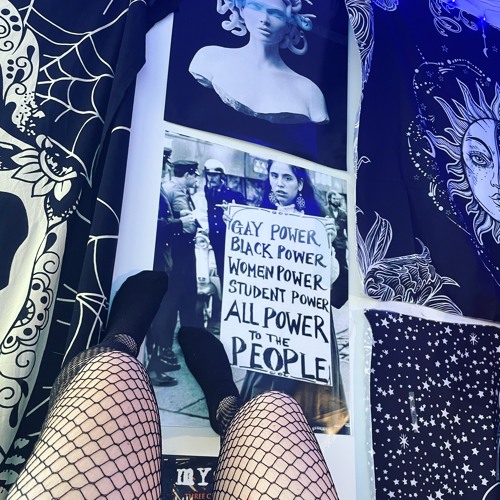 vibe with me in the middle of the night<3