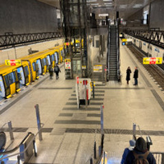 Berlin Hauptbahnhof  ( U-Bahn Platform )