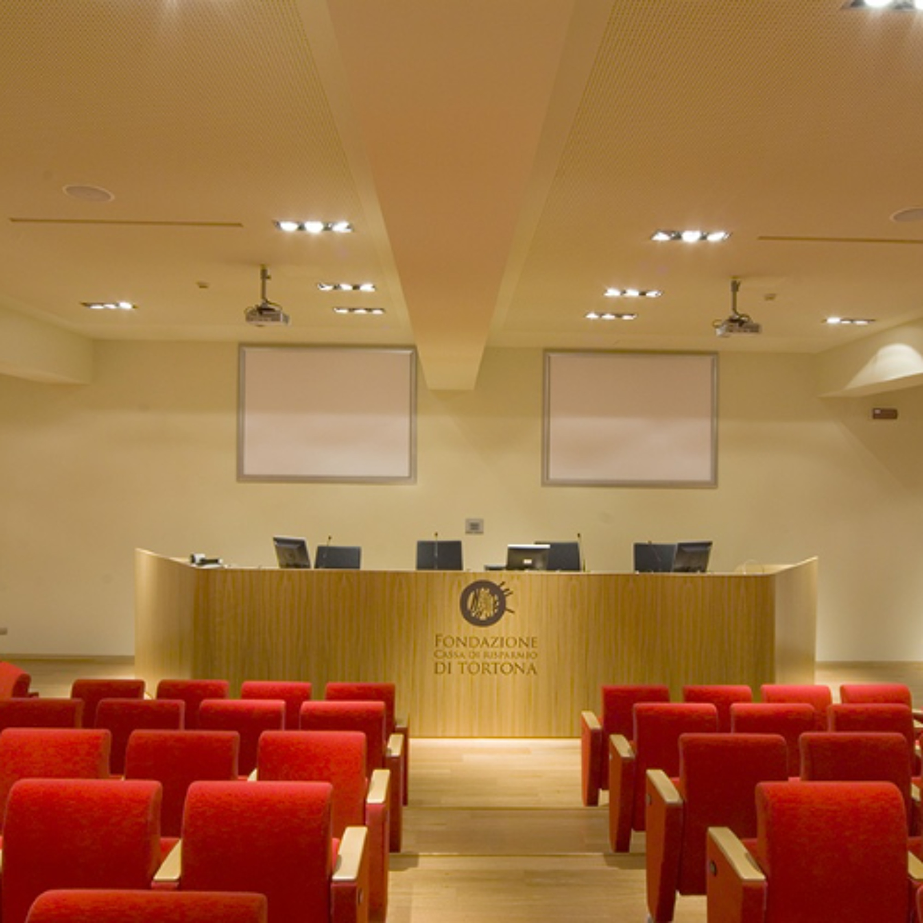 Testimoniare la fede all'interno delle forze di polizia: il convegno episode artwork