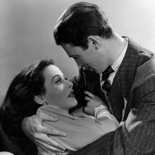 ‎⁨في ثيابي شوف وشلون الجسد خاشرته) ⁩)