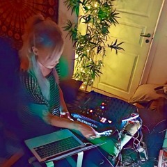 Deep House-Small-Streaming-Carina Helen-Coronatime 3/4-2020