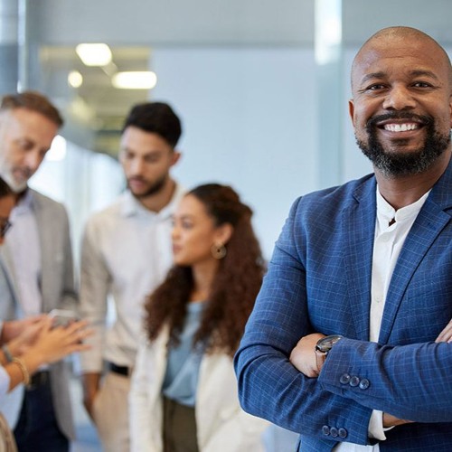 15 Characteristics of a Good Leader: A Practical Guide to Developing Your Leadership Skills