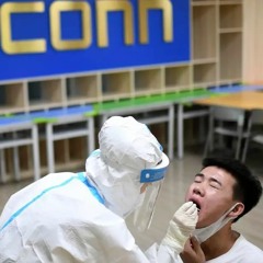 Chine: Des Ouvriers confinés de Foxconn fuient leur usine à Zhengzhou 30.10.2022 Octobre 2022