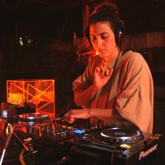 Sunday Sessions'182 | Janna Nu