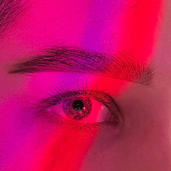 За то что ты красивая, милая.....