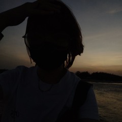 nên em lùi bước về sau...