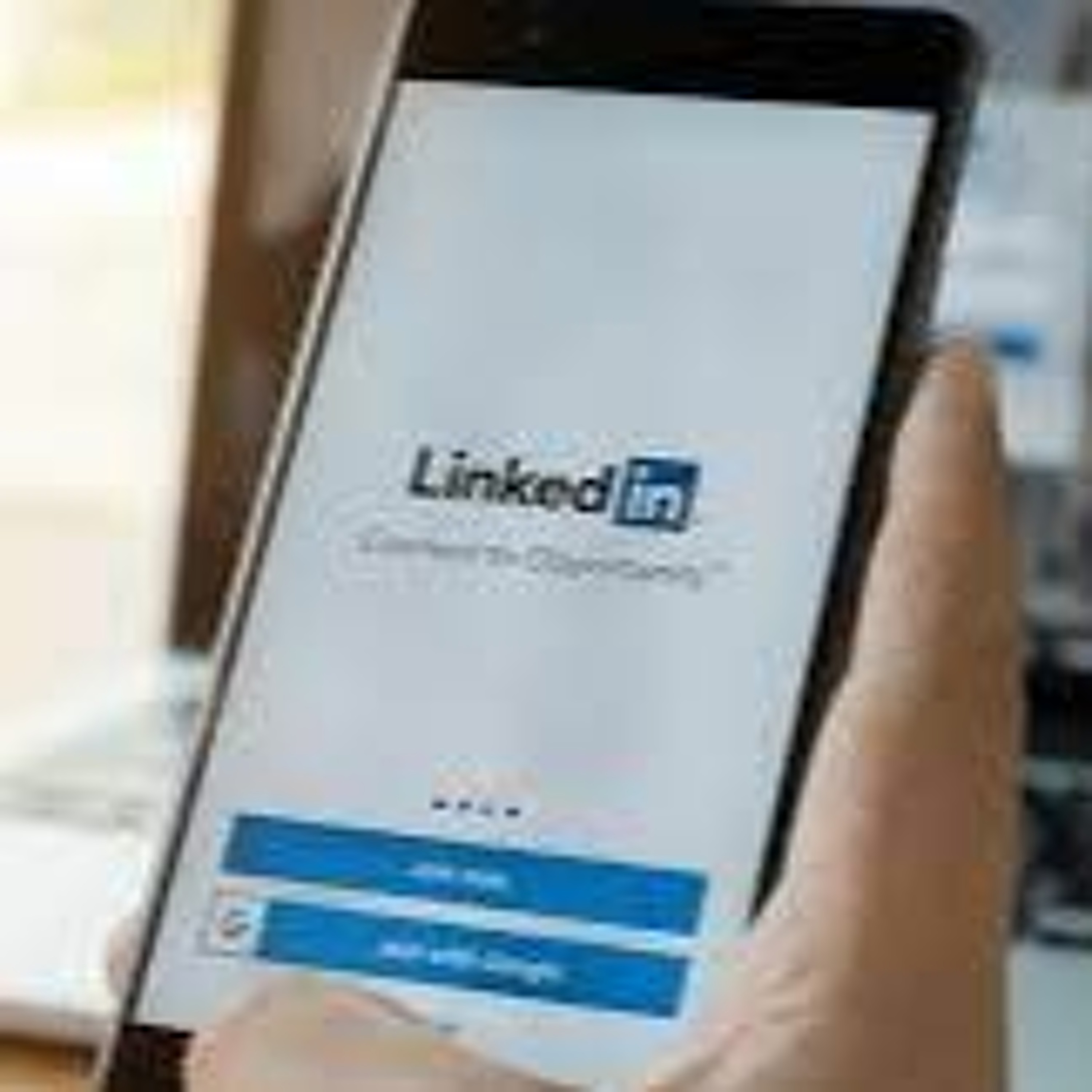 Linking Innovation: LinkedIn Unveils New AI Tool, Surpasses 1 Billion Members episode artwork