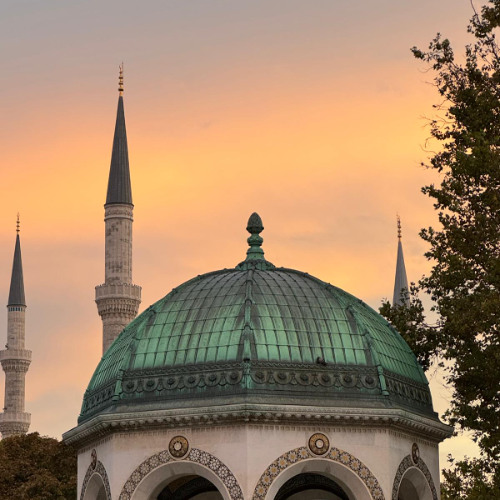 فَمَنِ ٱتَّبَعَ هُدَايَ فَلَا يَضِلُّ وَلَا يَشۡقَىٰ - تلاوة من سورة طه ل أحمد بن طالب