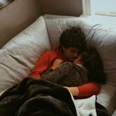 ‎⁨فاكرة لما حضنا بعض؟⁩
