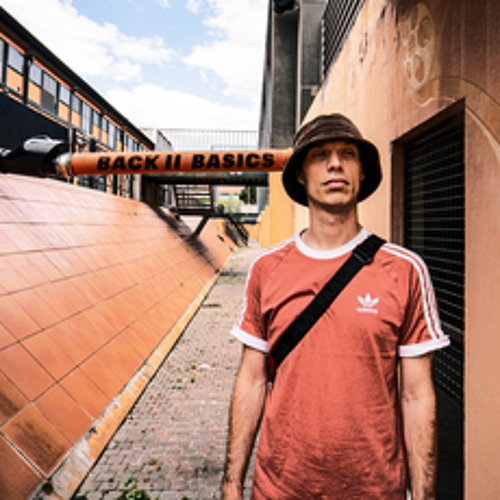 Premiere: Le Hutin - Real Tight [Basics Recordings]