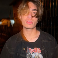 Roxo no copo fumaça no ar