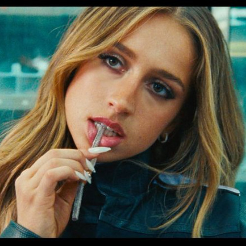 Tate McRae  Help U Out